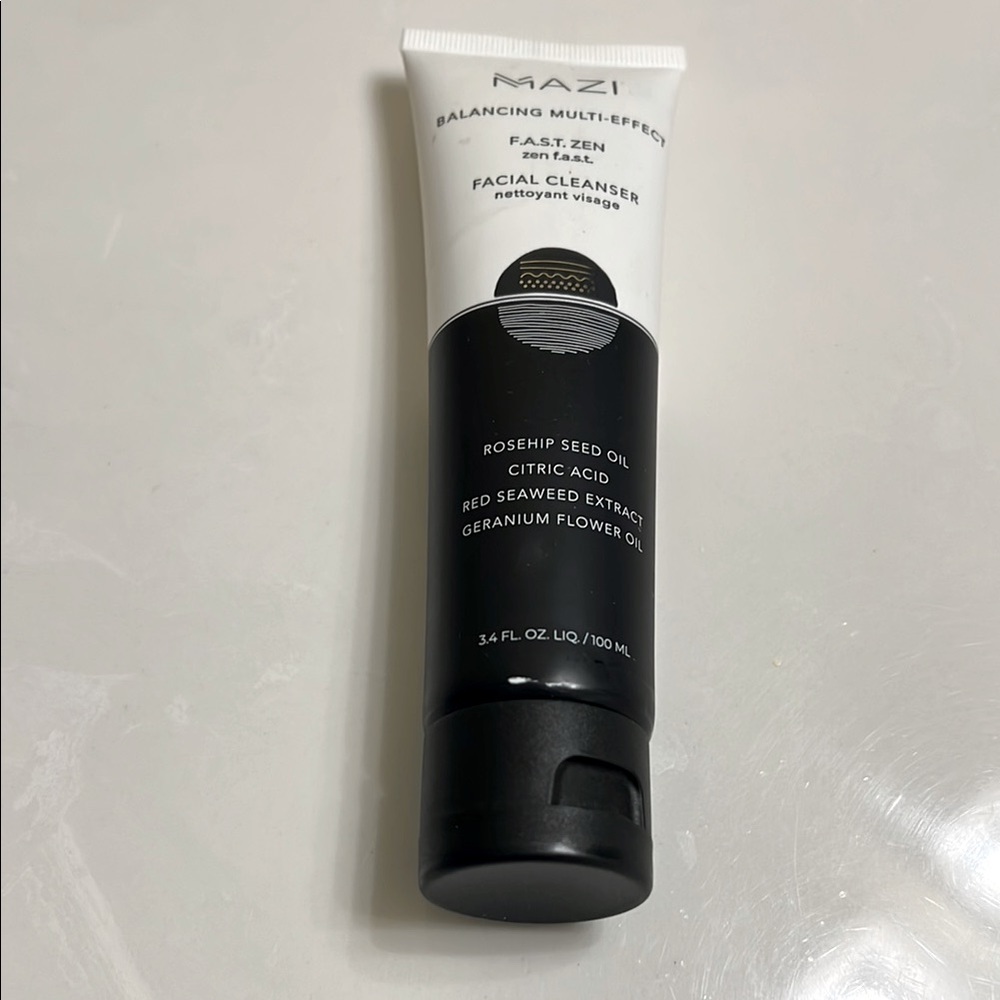 Mazi Balancing Multi-Effect Facial Cleanser - Black